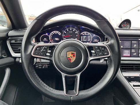 Used 2019 Porsche Panamera 4 image 10