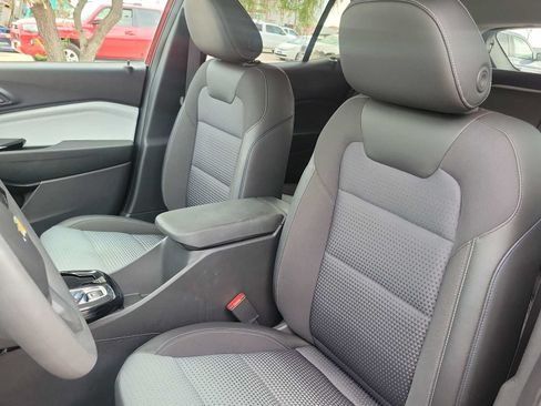 Used 2025 Chevrolet Trax LT FWD image 15
