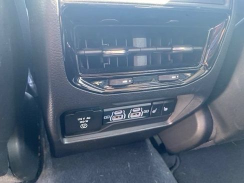 Used 2023 Jeep Grand Cherokee Limited w/ Black Appearance Package AWD/4WD image 15