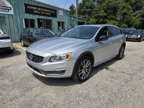Used 2015 Volvo V60 T5 Cross Country w/ Climate Package AWD/4WD image 4