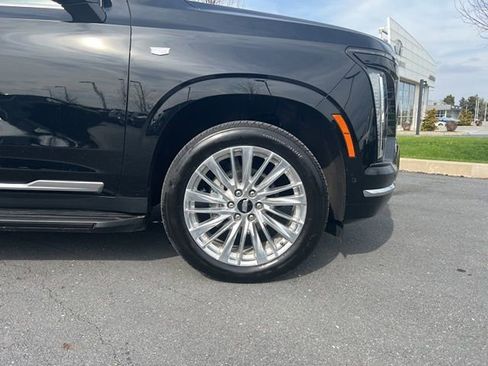 Used 2025 Cadillac Escalade Premium Luxury AWD/4WD image 40
