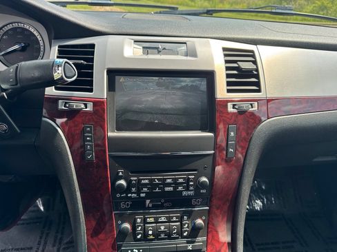 Used 2011 Cadillac Escalade EXT Premium AWD/4WD image 26