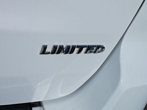 Used 2019 Jeep Grand Cherokee Limited AWD/4WD image 16