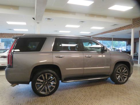Used 2018 Cadillac Escalade Luxury AWD/4WD image 80
