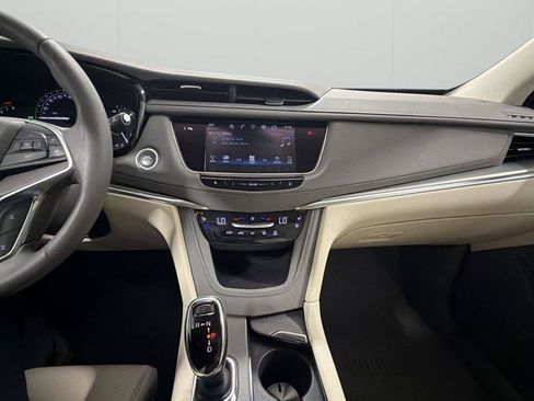 Used 2017 Cadillac XT5 Premium Luxury FWD image 16