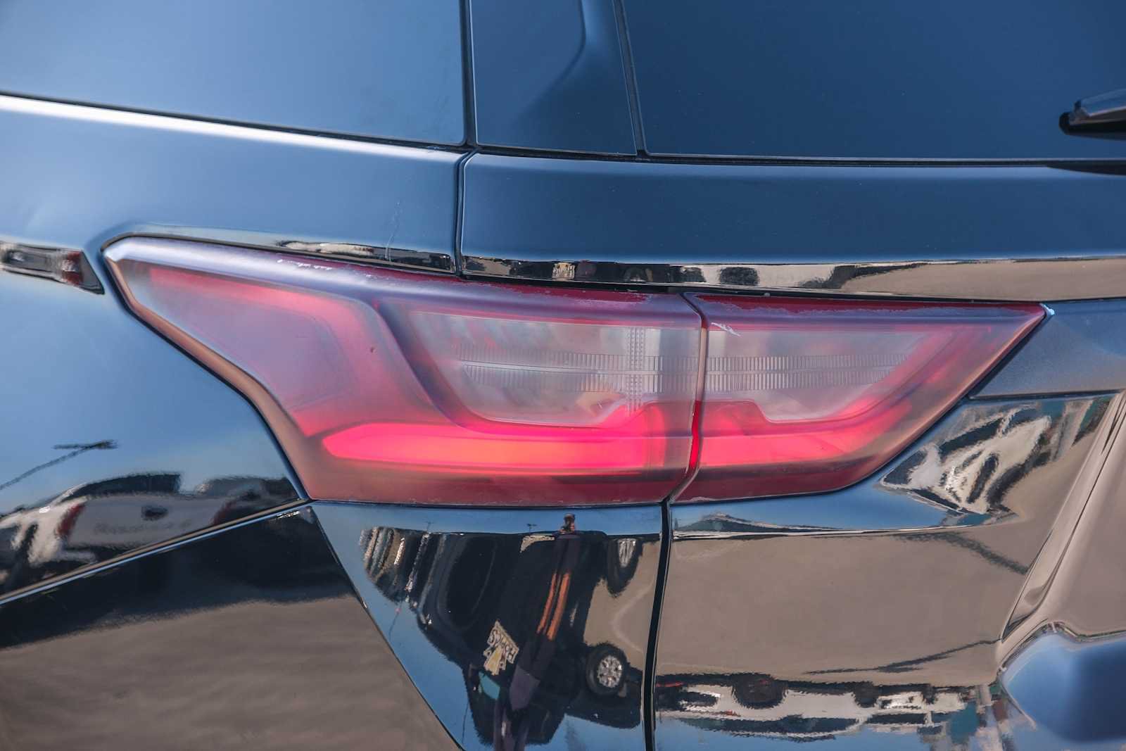 Used 2020 Chevrolet Traverse LS w/ LPO, Black Accent Package FWD image 7
