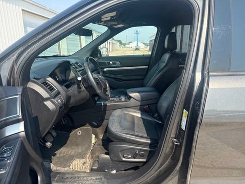 Used 2018 Ford Explorer XLT w/ Equipment Group 202A AWD/4WD image 3
