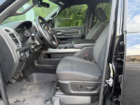 Used 2024 RAM 2500 Big Horn w/ Night Edition AWD/4WD image 18