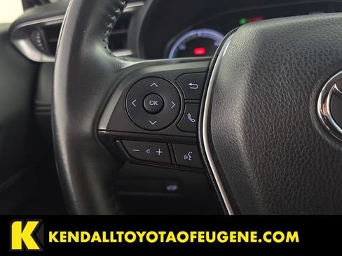 Used 2024 Toyota Venza LE AWD/4WD image 14