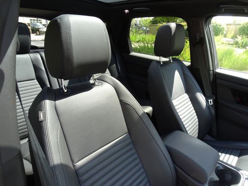 Used 2023 Land Rover Discovery Sport SE image 29