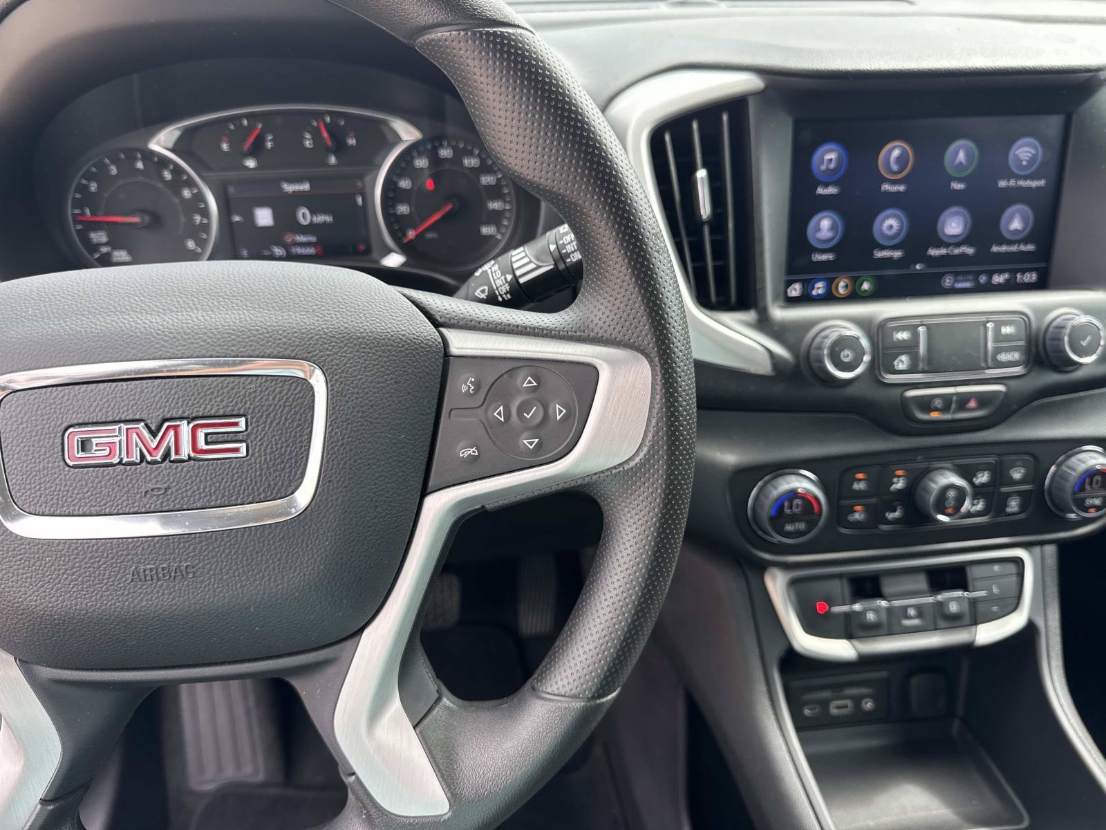 Used 2024 GMC Terrain SLE w/ Driver Convenience Package FWD image 23