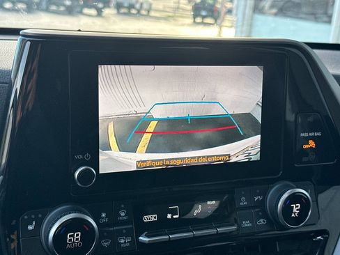 Used 2023 Toyota Highlander XLE image 19