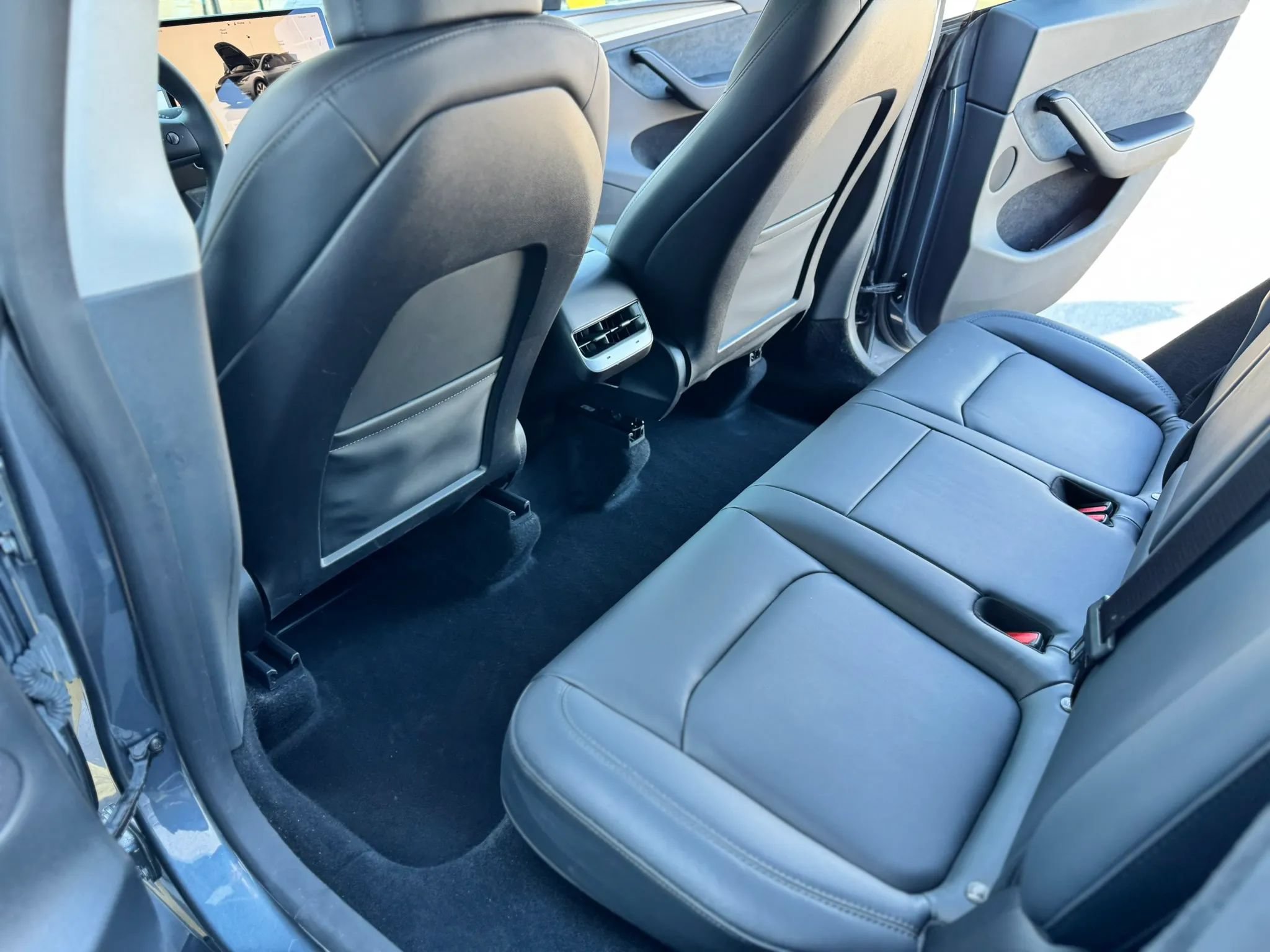 Used 2023 Tesla Model Y Long Range AWD/4WD image 18