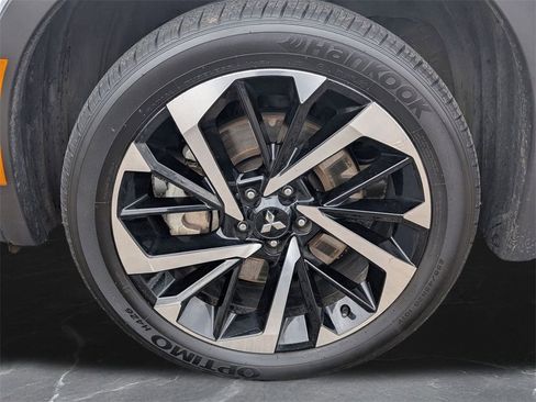 Used 2024 Mitsubishi Outlander SE image 32