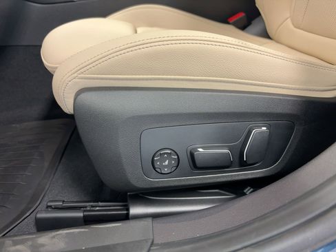 Used 2026 BMW 330i Sedan w/ Convenience Package image 13