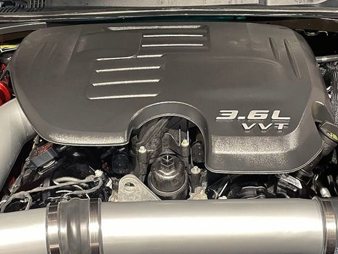 Used 2014 Dodge Challenger SXT image 32