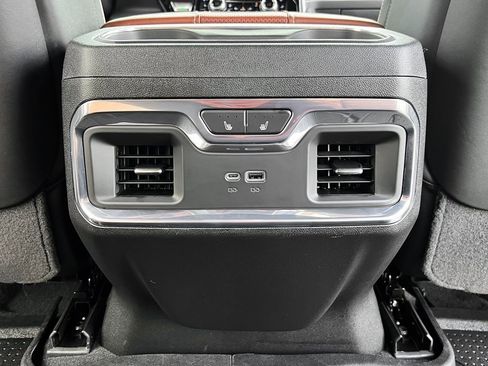 Used 2025 GMC Sierra 3500 Denali Ultimate image 28