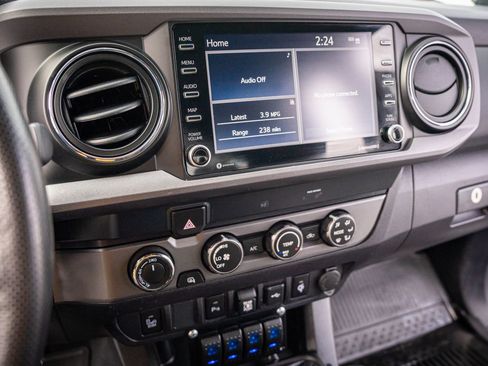 Used 2020 Toyota Tacoma TRD Off-Road image 21