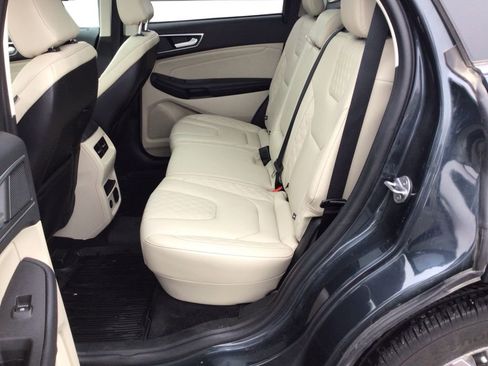 Used 2024 Ford Edge Titanium image 10