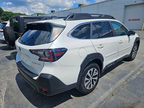 Used 2024 Subaru Outback Premium AWD/4WD image 5