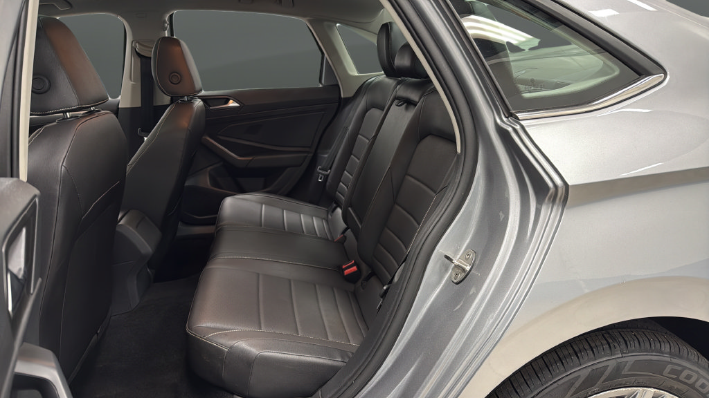 Used 2024 Volkswagen Jetta SE FWD image 24
