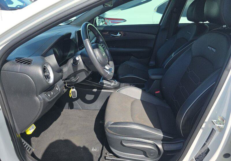 Used 2024 Kia Forte GT-Line w/ GT-Line Premium Package FWD image 9