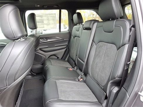 New 2025 Jeep Grand Cherokee Altitude w/ MOPAR Finishing Package image 6