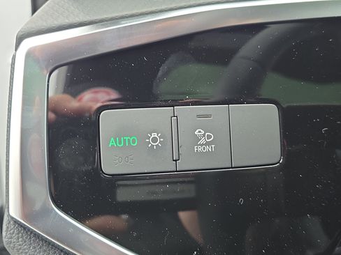 New 2025 Audi Q3 2.0T Premium image 24