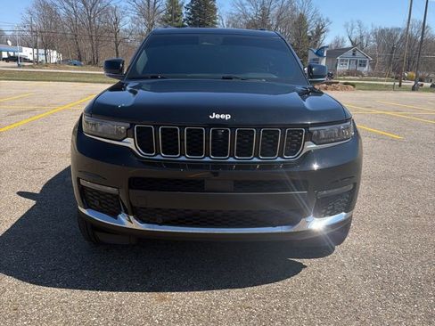 Used 2024 Jeep Grand Cherokee L Limited w/ Luxury Tech Group II image 2