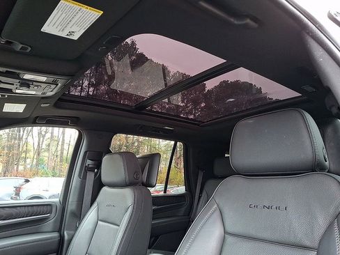 Used 2024 GMC Yukon Denali w/ Advanced Technology Package image 17