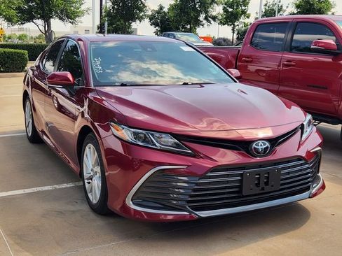 Used 2021 Toyota Camry LE w/ Convenience Package FWD image 2