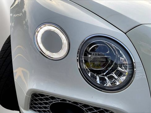 Used 2017 Bentley Bentayga AWD/4WD image 30