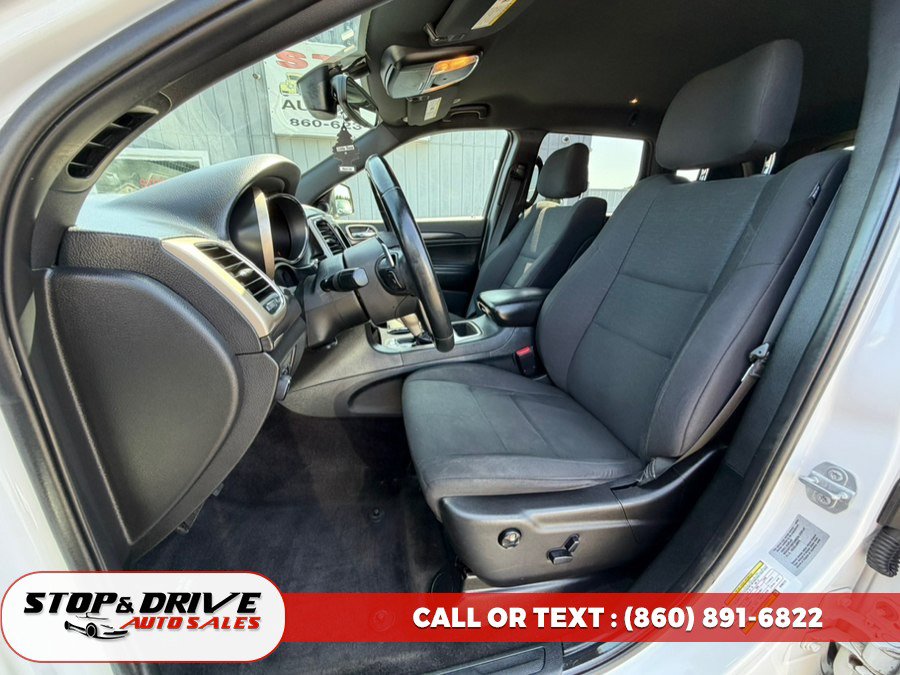 Used 2017 Jeep Grand Cherokee Laredo w/ Quick Order Package 23E AWD/4WD image 15