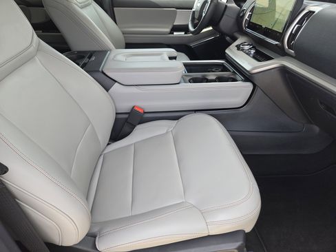 Certified 2025 Ford Expedition Active image 14