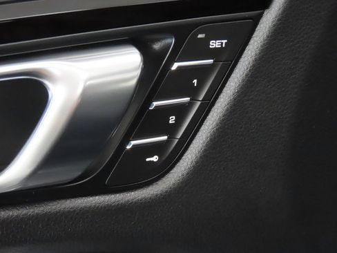 Certified 2026 Porsche Macan AWD/4WD image 36