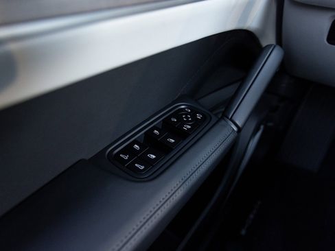 New 2026 Porsche Cayenne S image 22