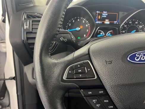 Used 2019 Ford Escape Titanium AWD/4WD image 16