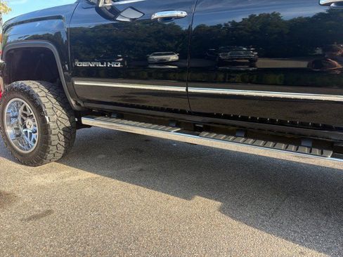 Used 2015 GMC Sierra 2500 Denali w/ Duramax Plus Package AWD/4WD image 15
