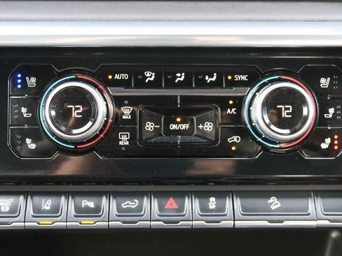 Used 2024 GMC Sierra 2500 Denali Ultimate AWD/4WD image 32