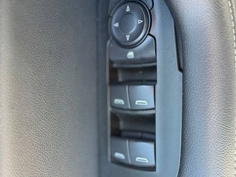 Used 2025 Chevrolet Blazer LT FWD image 9