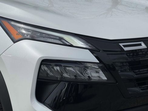 Used 2025 Nissan Rogue SV AWD/4WD image 6