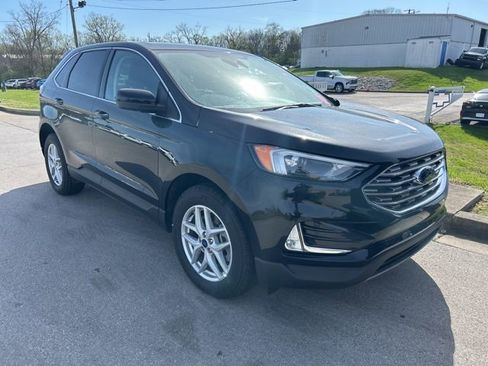 Used 2022 Ford Edge SEL w/ Convenience Package image 2