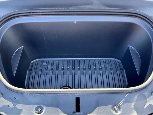 Used 2025 Tesla Model Y Long Range image 31