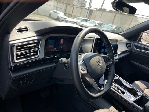 Used 2024 Volkswagen Atlas Cross Sport SE image 9