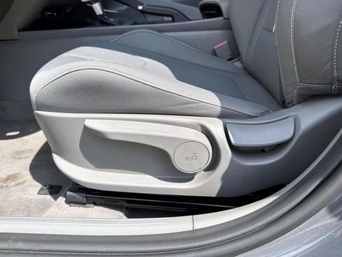 Used 2025 Hyundai Elantra Sport FWD image 10