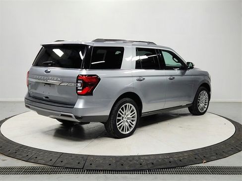 Used 2024 Ford Expedition Limited image 7