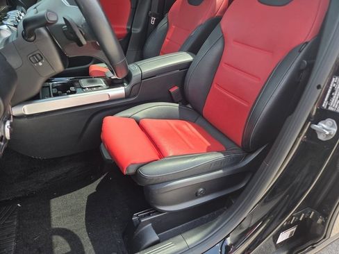 Used 2021 Mercedes-Benz GLB 250 4MATIC image 6