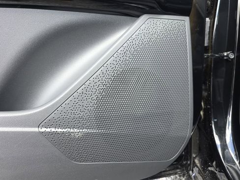 New 2025 Kia Niro EX image 17