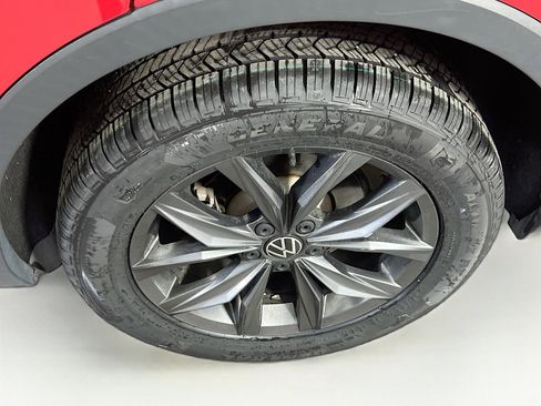 Used 2022 Volkswagen Tiguan SE AWD/4WD image 30