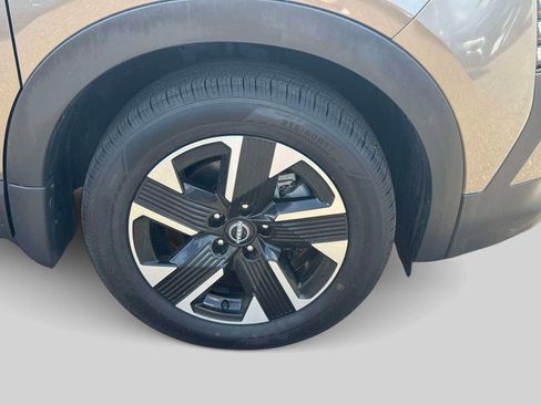 Used 2025 Nissan Kicks SV AWD/4WD image 8